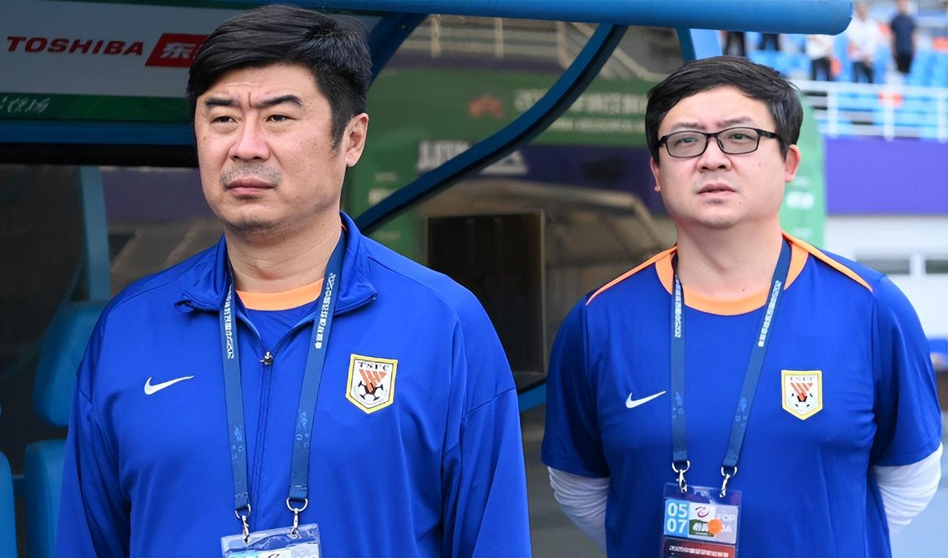 球盟会体育-饿了?拉门斯被拍到在比利时替补席啃苹果