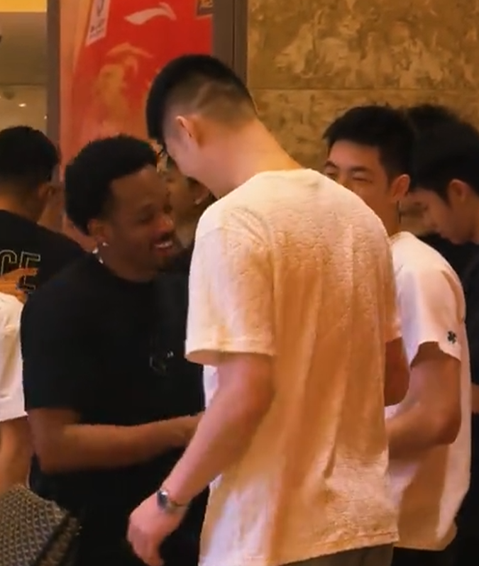 火箭推新队服 休城两队站台助力