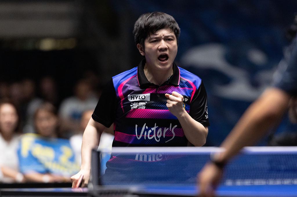 球盟会体育-布伦森独扛45分!尼克斯时隔53年再捧NBA总冠军奖杯
