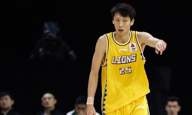 ESPN记者:湖人队内部人士暗示詹姆斯父子可能一起转投新球队