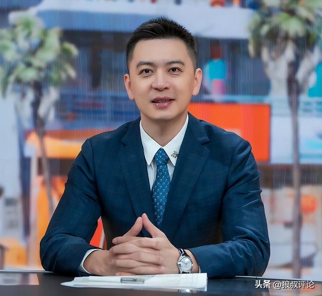 福克斯谈外界批评:人们又没有我的电话号码 这无关紧要
