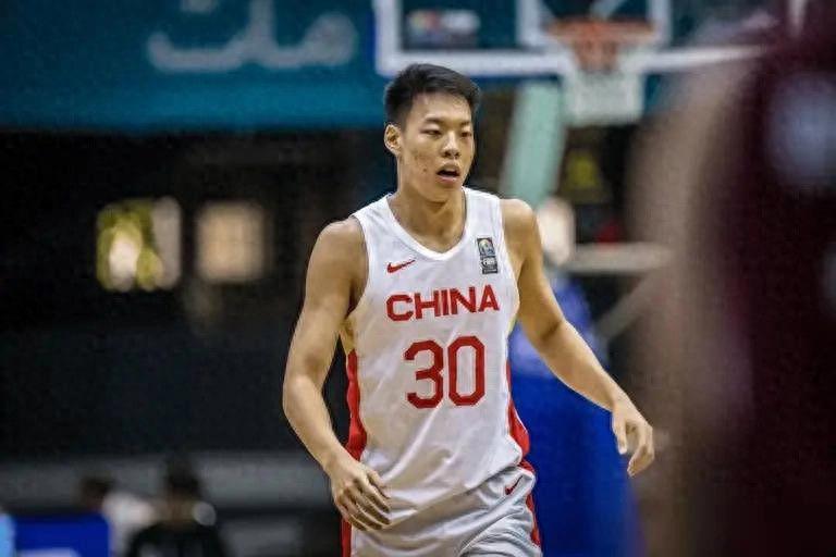 球盟会体育NBA总决G5邀米奇·盖顿赛前唱国歌